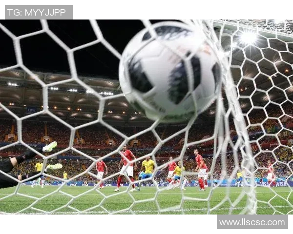 足球球星花式动作大揭秘 从技巧到创意解析球场上的精彩瞬间